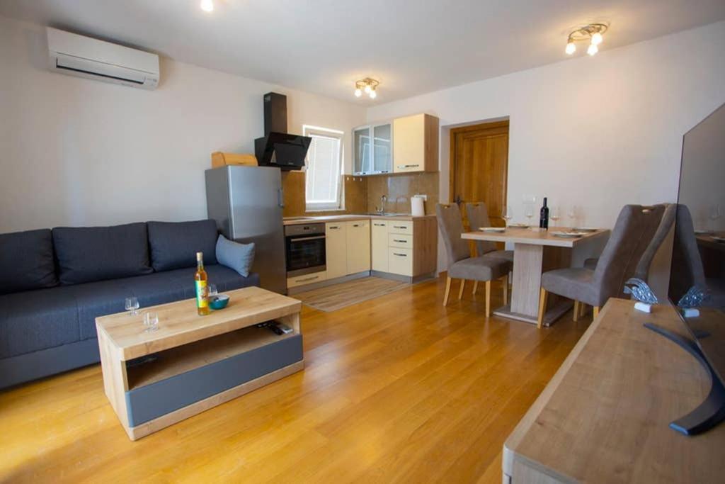 Apartments Vladimir #3 Makarska Eksteriør billede