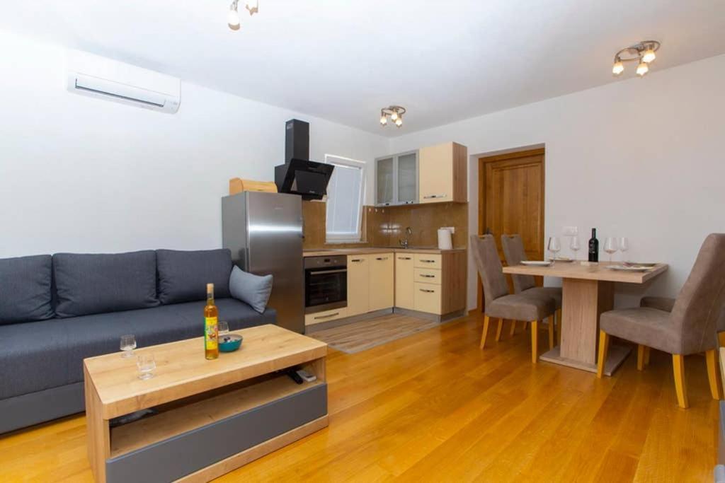 Apartments Vladimir #3 Makarska Eksteriør billede